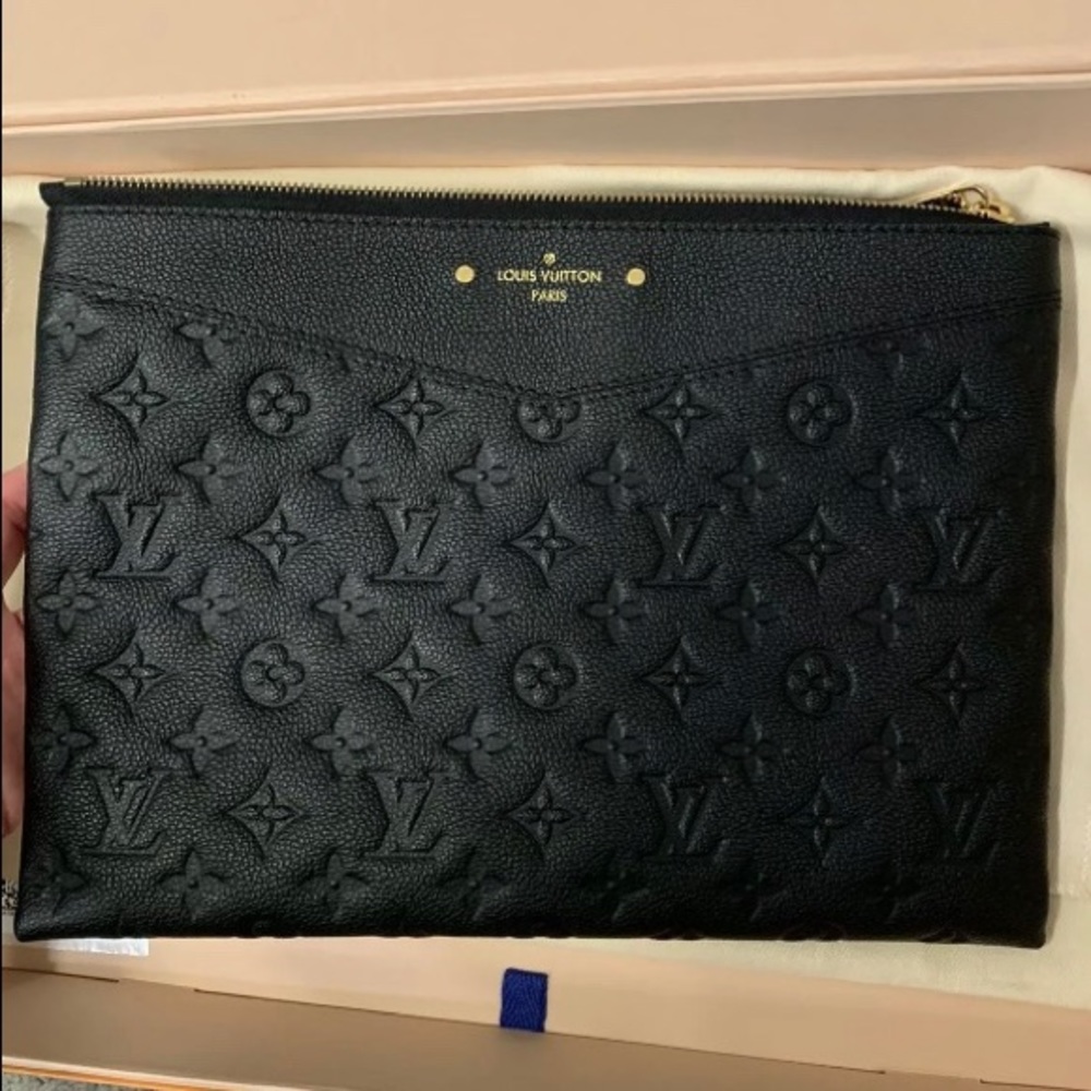 ❌SOLD❌Louis Vuitton Daily Pouch Empreinte Black - Picture 4 of 11